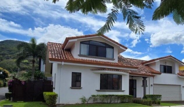MLS-25-1362 LS ALQUILER CASA SANTA ANA SAN JOSE  en Santa Ana, San José — $2,500
