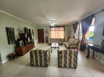 Casa de 3 cuartos en Quebradas, Perez Zeledon, Costa Rica en San Isidro De El General, Pérez Zeledón, San José — $269,999 - Foto 4 de 23