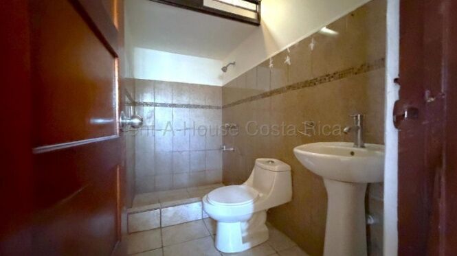 Venta de Casa en LOS YOSES-San José. RAH 26-2033 en Zapote, San José — $215,000