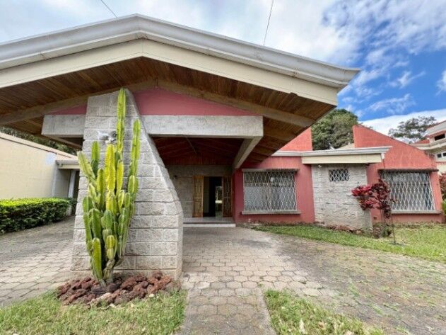 Se vende casa en Escazú San José 26-1099 en San Rafael, Escazú, San José — $443,000