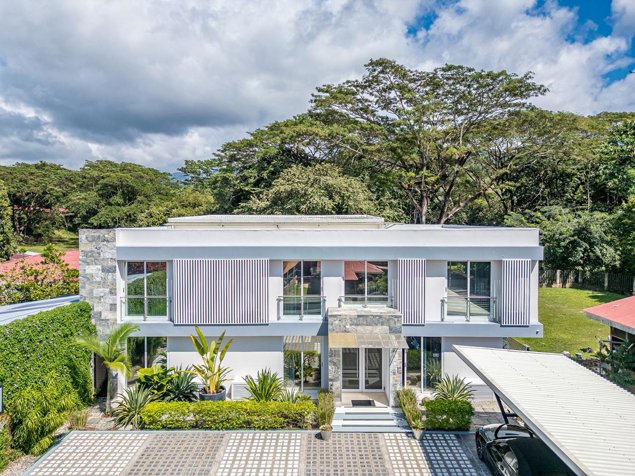 Villa moderna de lujo de 8 dormitorios en Jacó, Costa Rica in Jacó, Garabito, Puntarenas — $1,200,000 - Photo 3 of 25