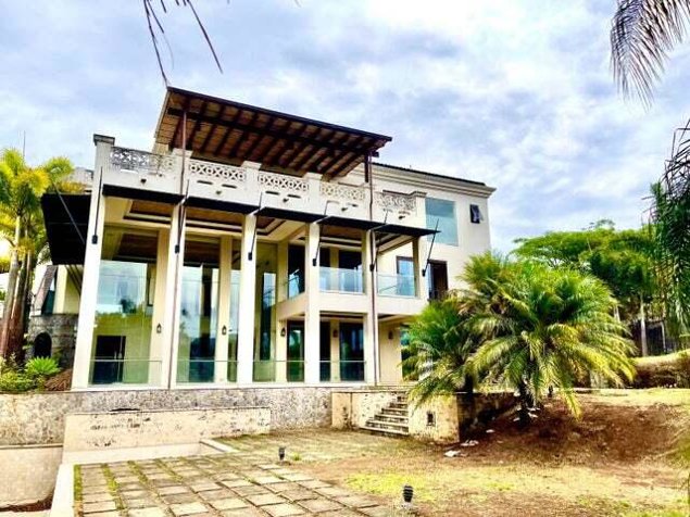 Venta de Lujosa y Amplia Casa en Pozos, Santa Ana / Mls. 26-1357 OFC JB en Pozos, Santa Ana, San José — $3,000,000 - Foto 2 de 10