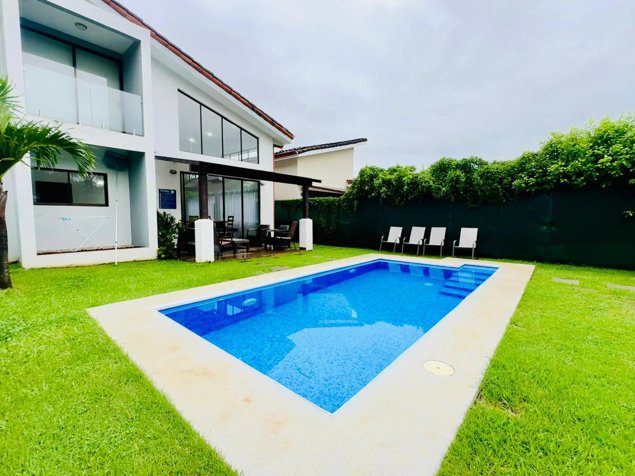 Modern Home for Rent with Private Pool – Loma Verde Gated Community en Tamarindo, Santa Cruz, Guanacaste — $2,500