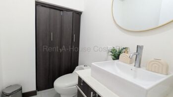 Hermosa y espaciosa casa en venta-Condominio Altos de Sabanilla en Sabanilla, Montes De Oca, San José — 108 000 000 ₡ - Foto 4 de 29