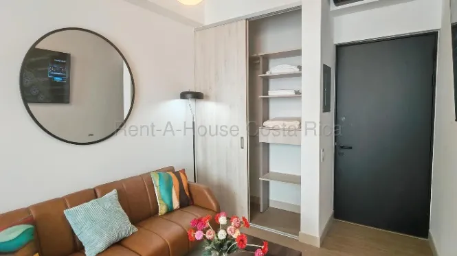 ALQUILER DE MODERNO APARTAMENTO CON PARQUEO EN TORRE ESCALANTE. en Carmen, San José — $1,200 - Foto 2 de 10