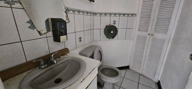 Alquiler de Local Comercial en San Rafael, Escazú. RAH 25-543 en San Rafael, Escazú, San José — $1,400
