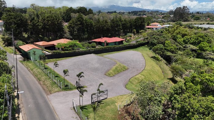 Terreno de 3928m2 en San Josecito de San Isidro de Heredia en San Josecito, San Rafael, Heredia — ₡ 137 480 000