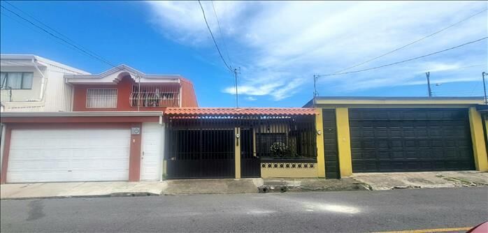 Se vende casa amplia de una planta en Guadalupe, Goicoechea, San José — ₡ 92 900 000