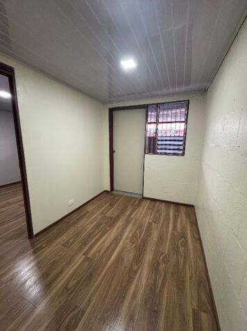 HATILLO, CASA TOTALMENTE REMODELADA PARA ESTRENAR, COD R0, PRECIO 34 MILLONES en Hatillo, San José — ₡ 34 000 000