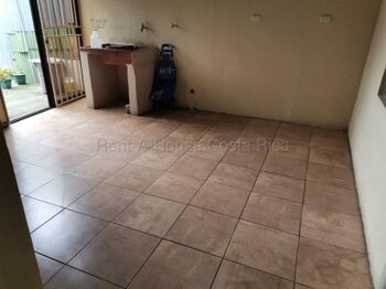 Venta de Casa + Apto Independiente en Desamparados- San Rafael Abajo. RAH 26-1755 in San Rafael Abajo, Desamparados, San José — 70 000 000 ₡ - Photo 5 of 15