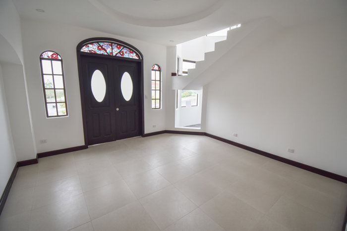 Casa de 4 Habitaciones en Bosques de Altamonte in Granadilla, Curridabat, San José — $600,000 - Photo 2 of 39