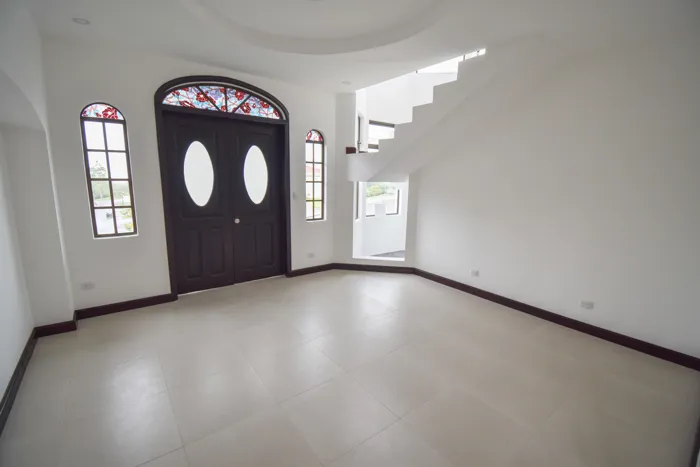 Casa de 4 Habitaciones en Bosques de Altamonte en Granadilla, Curridabat, San José — $600,000 - Foto 2 de 39