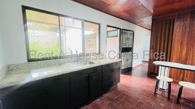 Casa con uso residencial o comercial en San Francisco de Dos Ríos #26-1465 GS en San Francisco de Dos Ríos, San José — $184,155