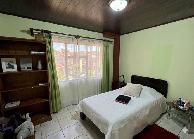 SE VENDE BELLA PROPIEDAD CON CASA EN SAN FRANCISCO DE 2 RÍOS. en San Francisco de Dos Ríos, San José — $270,000