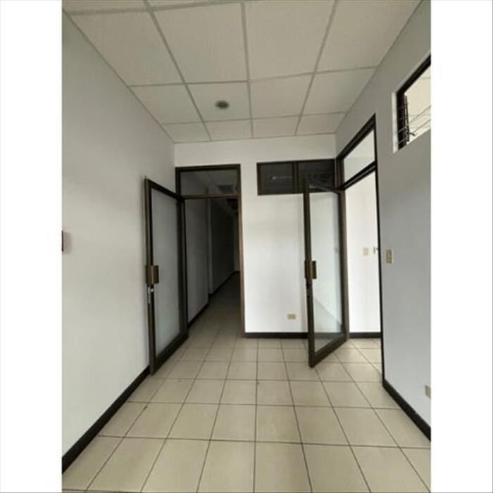 ALQUILER DE LOCAL, HEREDIA, SAN FRANCISCO, CENTRO DE NEGOCIOS PASEO DE LAS FLORES.   en San Francisco, Heredia — $2,032
