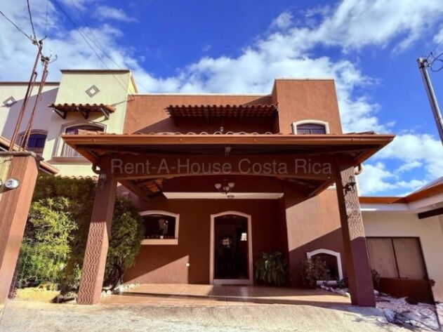CASA EN VENTA EN SAN FRANCISCO DE HEREDIA en San Francisco, Heredia — ₡ 121 000 000