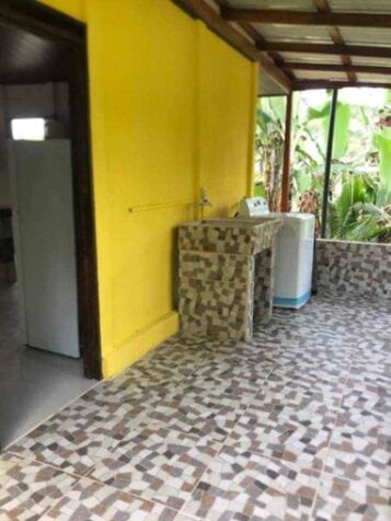 ¡Se Vende Hermosa Casa Tipo Cabaña Cerca de Cahuita, Limón! in Valle La Estrella, Limón — ₡ 45 000 000