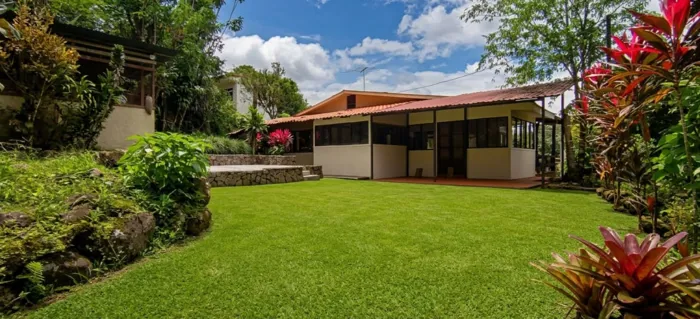 VENTA Casa campestre con terreno uso mixto en Tabarcia de Mora en Tabarcia, Mora, San José — ₡ 75 000 000