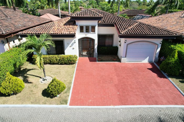 Venta casa contemporánea con piscina privada, Parrita. (FE) en Parrita, Puntarenas — $525,000 - Foto 2 de 19
