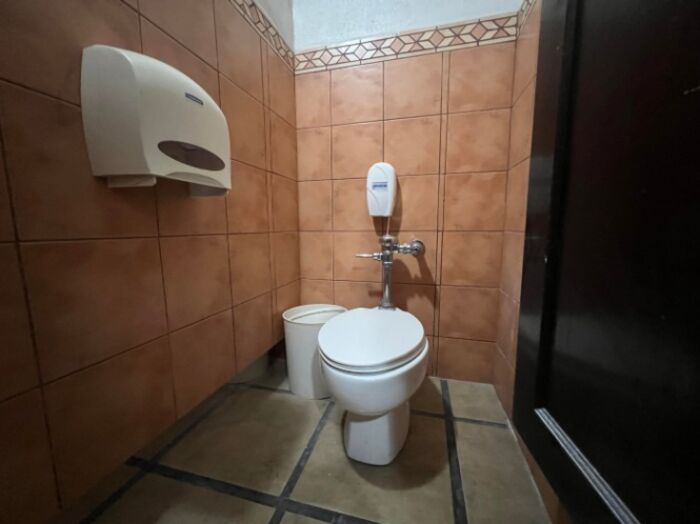 Venta de Edificio Comercial en Mercedes-Heredia.  in Mercedes, Heredia — $1,700,000