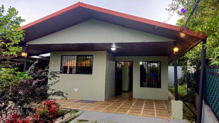Hermosa Casa tipo Cabaña en Grecia in San José, Grecia, Alajuela — $160,000 - Photo 2 of 50