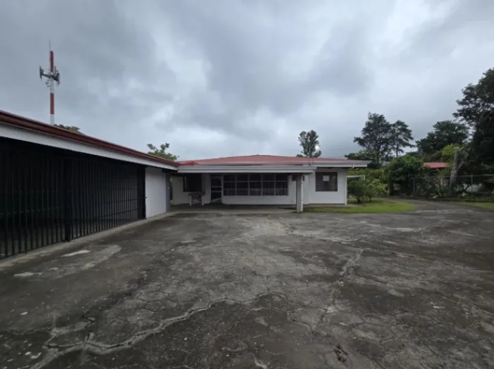 Propiedad de lujo en La Garita de Alajuela –Costa Rica-Gran oportunidad de venta o alquiler. en Garita, Alajuela — ₡ 320 000 000 - Foto 2 de 42