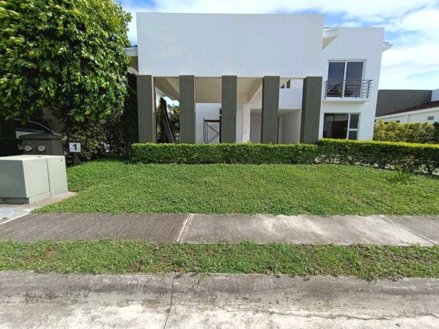 LUJO Y MODERNIDAD, CASA EN SANTA ANA. in Santa Ana, San José — $5,500