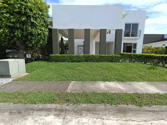 LUXURY AND MODERNITY, HOUSE IN SANTA ANA. in Santa Ana, San José — $5,500