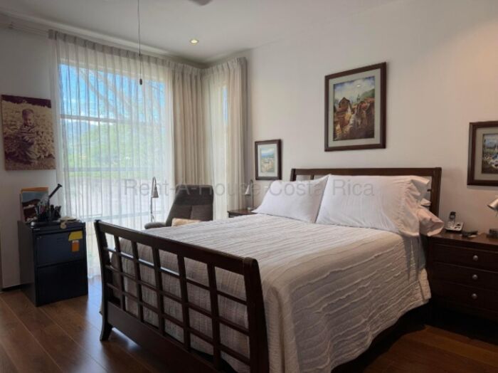 Alquiler Apartamento amplio con terraza privada y 3 baños #26-2132 GS in Piedades, Santa Ana, San José — $2,500