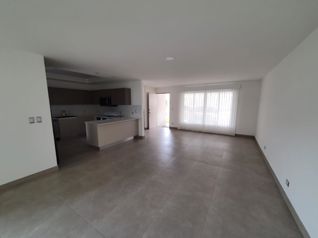 Casa en Alquiler con Terraza Panorámica en Source Living in Escazú, San José — $2,700 - Photo 4 of 31