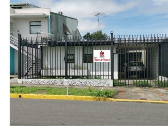 MLS-23-1549 LS VENTA CASA SAN JOSE CENTRO en Catedral, San José — $320,000