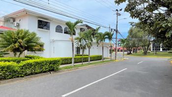 Casa de 305 m² en venta en Ciudad Cariari en Ulloa, Heredia — $310,000 - Foto 4 de 40