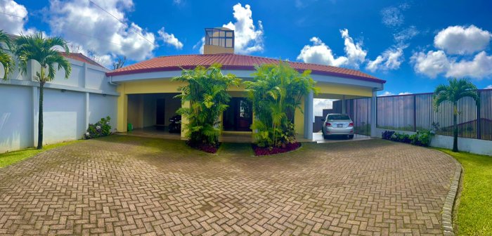 Home for sale Grecia with Unparalleled views of the Central Valley in Mercedes, Atenas, Alajuela — $400,000 - Photo 3 of 19