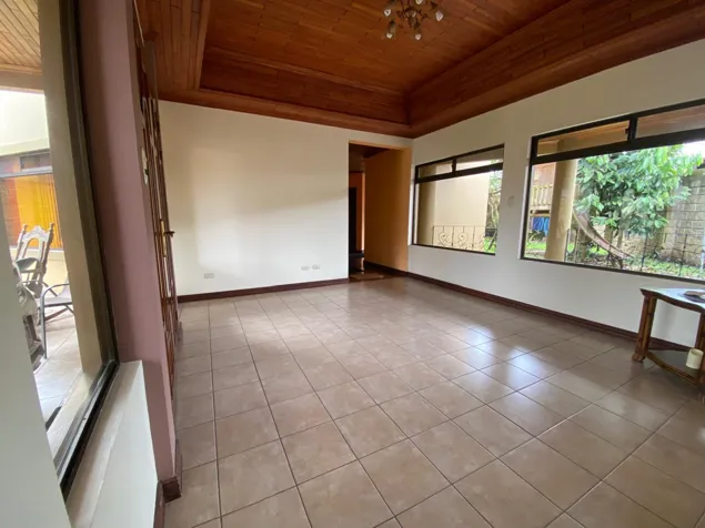 Casa en Venta 5 Habitaciones 6 baños 4 Estacionamientos en Guadalupe, Cartago en Guadalupe, Cartago — ₡ 850 000 - Foto 3 de 3
