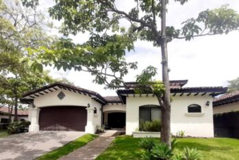 Vendo casa de 4 habitaciones en Santa Ana in Pozos, Santa Ana, San José — $695,000 - Photo 4 of 14