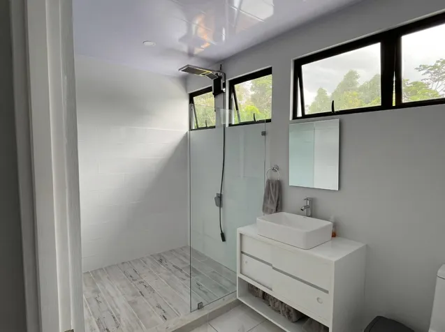 SE ALQUILA CASA CONTEMPORANEA COMPLETAMENTE AMUEBLADA EN LA HERMOSA en El General, Pérez Zeledón, San José — $1,200 - Foto 3 de 15
