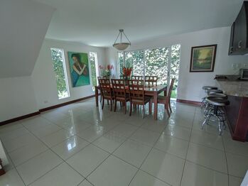 ALQUILER DE CASA AMUEBLADA, ESCAZU, GUACHIPELÍN, CONDOMINIO VILLA SOLE en Escazú, San José — $3,600 - Foto 2 de 16