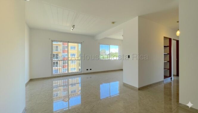 Alquiler de Hermoso Apartamento 26-1616 in San Rafael, Escazú, San José — $1,300