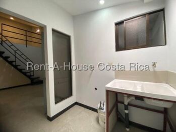 Alquiler de Apartamento Tipo Loft en Escazú-Centro. RAH 26-1408 in Escazú, San José — 290 000 ₡ - Photo 5 of 6