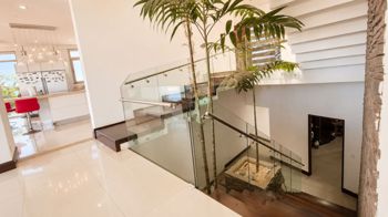 Casa ultramoderna con impresionantes vistas en residencial in Atenas, Alajuela — $1,950,000 - Photo 5 of 12