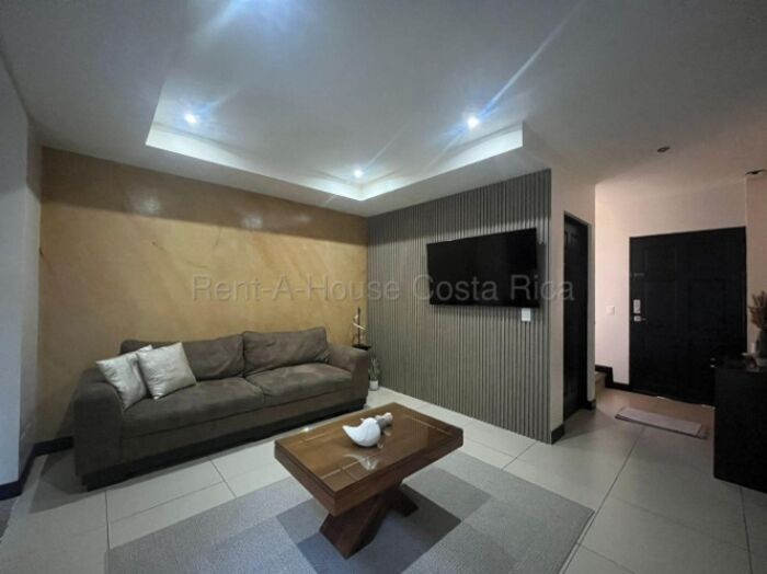 Se vende casa e Ulloa Heredia 26-1600 en Ulloa, Heredia — $210,000 - Foto 2 de 21