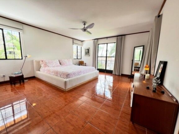 Se alquila moderna y espaciosa casa en San Rafael de Escazú 26-365 in San Rafael, Escazú, San José — $5,000