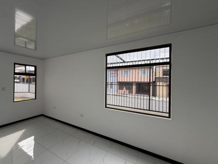 SE VENDE CASA PARA ESTRENAR TIBÁS SJ in San Juan, Tibás, San José — $160,000