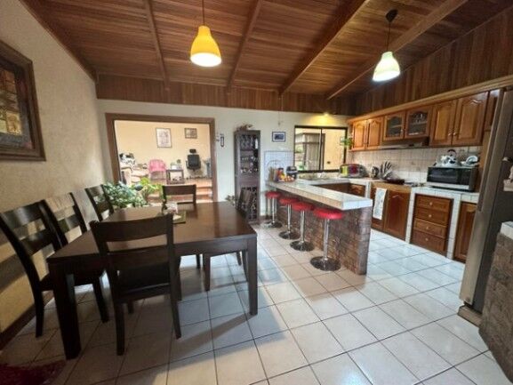 Venta de Casa en Escazú-Centro. RAH 23-3298 en Escazú, San José — ₡ 95 000 000