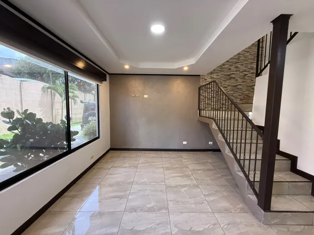 House for Sale 2 Levels with Jacuzzi Los Colegios Moravia in San Vicente, Moravia, San José — ₡ 115 000 000 - Photo 2 of 20