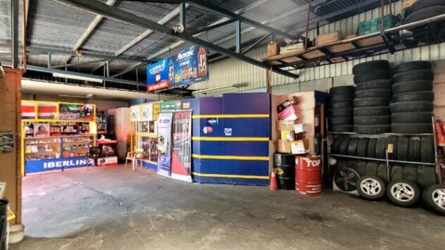 Bodega comercial en venta en Curridabat, al frente de Multiplaza del Este en zona de alta demanda. in Granadilla, Curridabat, San José — ₡ 175 000 000
