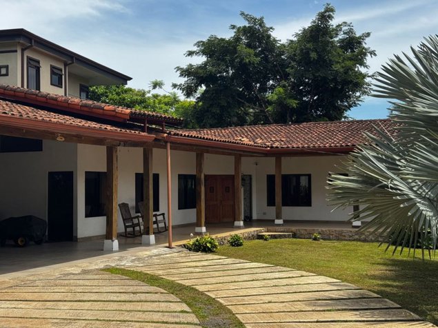 Se Vende Casa en Residencial Tierra y Caña en Guácima, Alajuela — $460,000