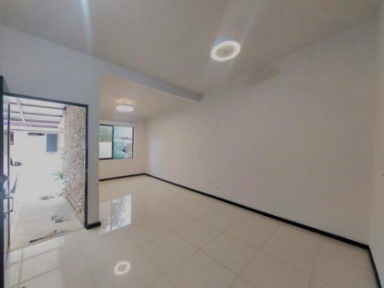 Se alquila espaciosa casa en condominio Heredia Park 26-46 in Ulloa, Heredia — $1,200