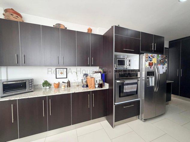 Venta de Apartamento en Piedades de Santa Ana. RAH 26-2122 en Piedades, Santa Ana, San José — $335,000