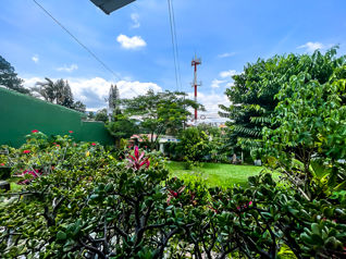 Se Vende Vivienda Espaciosa con Potencial de Desarrollo in Escazú, San José — $600,000 - Photo 5 of 48